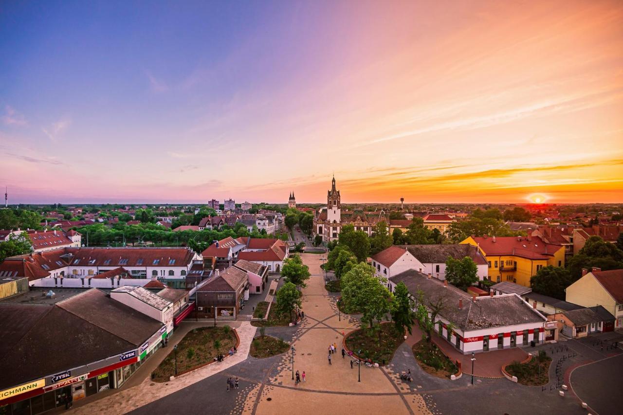 Belvarosi Apartmanszallo - Kiskunfélegyháza Exterior foto